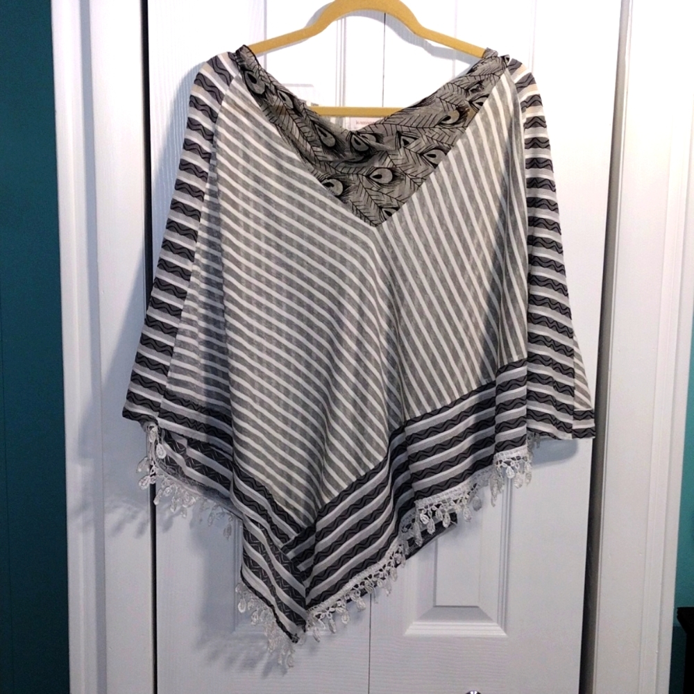 Kamana Large Pullover Shawl Gray Black White Lace